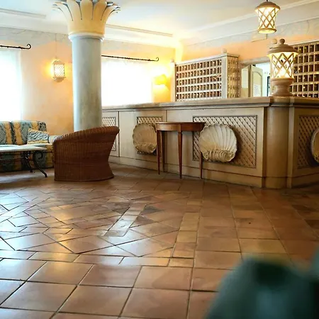 Hotiday Village Отель Стинтино