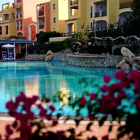 Hotiday Village Hotel 4*